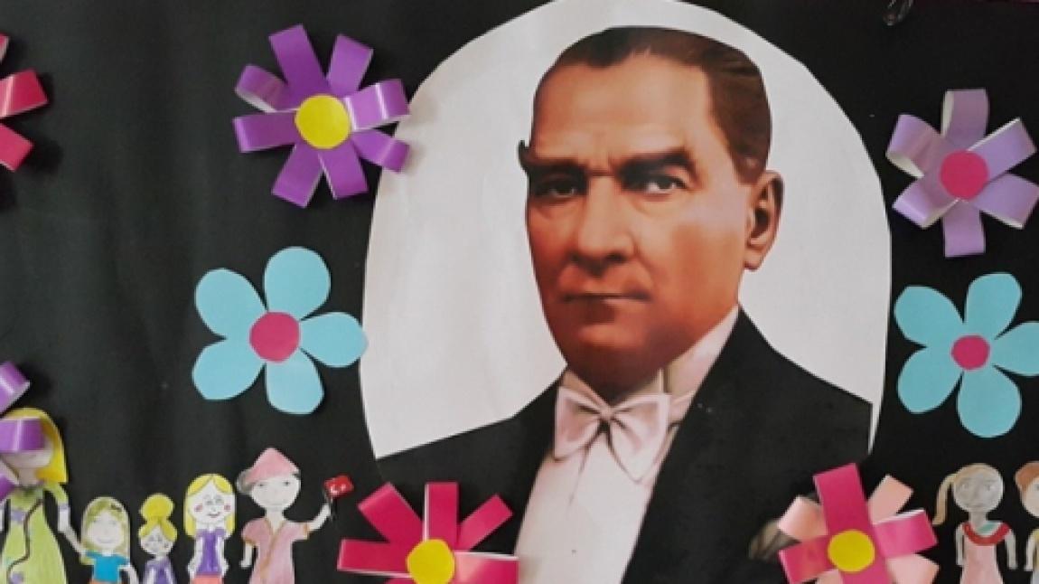 10 Kasım Atatürk'ü Anma Günü Resim Yarışmalarında Öğrencimizin Eseri 2. Seçildi.